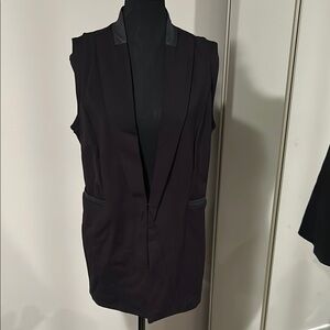 Women's Black Sleeveless Jacket